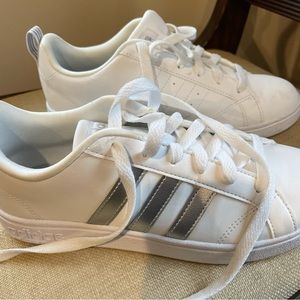 Womens adidas size 6 white sneaker with silver stripes on outside